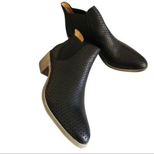 ITALIAN MADE ESTELLE M VANESSA LEATHER BOOTIES